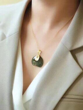 NEW 18K Yellow Gold Green Hetian Jade Elephant Pendant Necklace